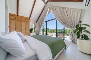3BR Modern Villa with Pool, 150m walk to paradise
