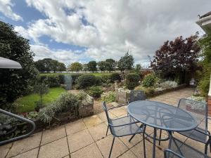 3 Bed Cottage in Central Topsham overlooking the River Exe with Parking