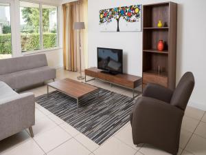 Stylish Villa by the Lake