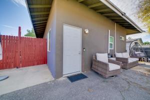 Work and Play! Studio Retreat 2 Mi to Dtwn Riverside