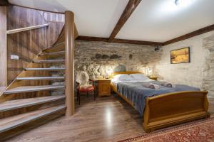 Old Town 60m2 Suite on 2 floors next to Town Hall