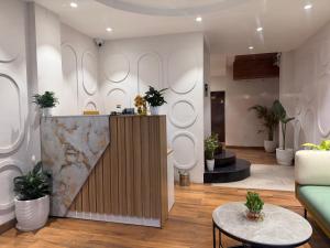 Hotel Aventus - by Urbantara