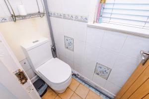 3BR Manchester Home By Kammili Properties With Free Parking & Fast City Access