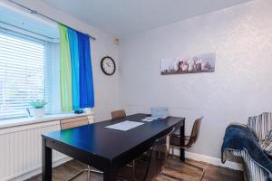 3BR Manchester Home By Kammili Properties With Free Parking & Fast City Access