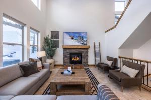 Luxury 4BD Retreat at Jordanelle, Private Hot Tub, Amazing Amenities