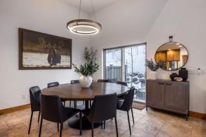 Luxury 4BD Retreat at Jordanelle, Private Hot Tub, Amazing Amenities