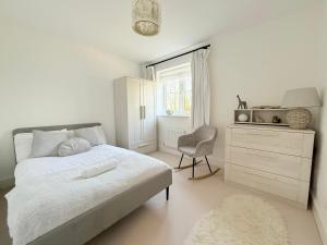 4-Bed Home for Contractors & Relocation - Sleeps 8