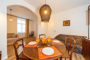 Old Town Suite with 2 bedrooms next to Town Hall