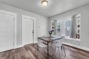 Bright 2BR South Hills - Old Brooklyn Home
