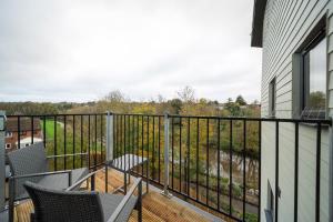 The Roost Group - 2 Bed Riverside Apartments