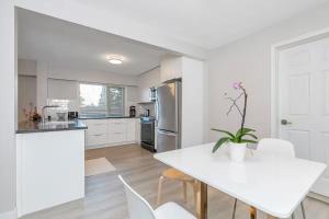 Spacious Oceanview Suite with Private Entrance