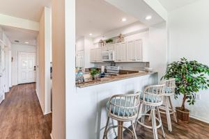 Golf, Swim and Unwind Naples Gem 9 Mi to Beach!