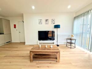 The Romford Luxe Haven - Fully Furnished 2BR