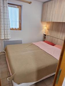 Quiet renovated flat, mountain view