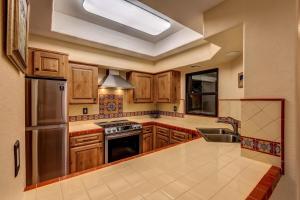 A Spectacular Retreat with Amazing Mountain Views!