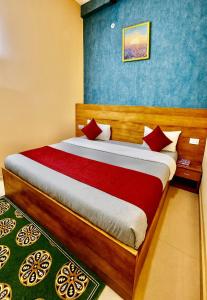 Hotel Lighthouse Luxury - Near #PremMandir Chaardham