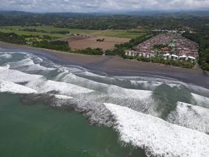 Luxury Oceanfront Penthouse w Loft and 2 Balconies