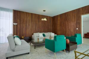 Casa Orbit AC Pool Jacuzzi Central Location