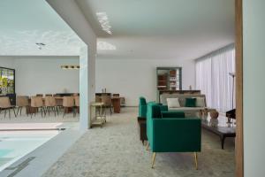 Casa Orbit AC Pool Jacuzzi Central Location