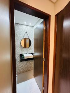 Apartamento Moderno com 2 Suítes a 100m do Mar