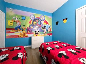 Orlando Disney Themed Retreat 4BR with 2 Suites, Private Pool & Spa