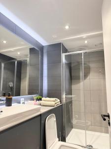 Modern 2BR Apartment in Piccadilly