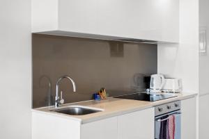 Belise - 16th floor Executive Apt for 2 plus parking