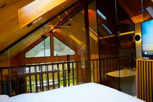 Mănăstirii Chalet - Wood, Glass & Silence