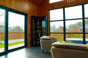 Mănăstirii Chalet - Wood, Glass & Silence