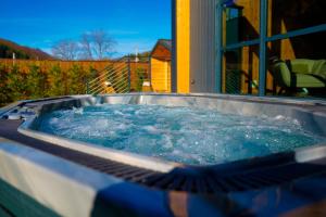 Mănăstirii Chalet - Wood, Glass & Silence