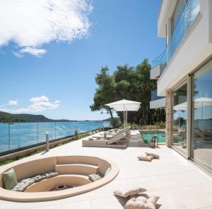 Luxury villa Zara, first row to the sea!
