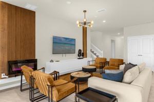 10 Bedroom 8 Bathroom Windsor Island 1994 Sd