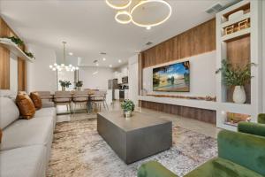 7 Bedrooms 55 Bathrooms Windsor Cay 15898Cc