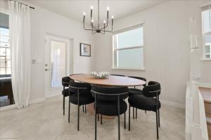 5 Bedrooms 4 Bathrooms Windsor Cay 16202 Cc