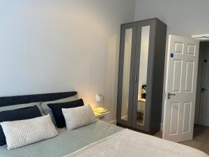 Lurys Studio Apartment