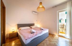 Seaside holiday house Barbat, Rab - 25029