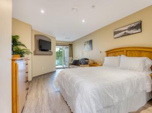 Oceanside Getaway