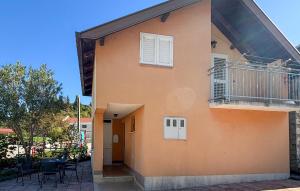 Beautiful Home In Lovorje