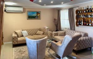 Beautiful Home In Lovorje