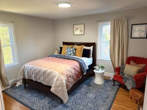 Perfect 4bdrm home with Antique & Modern Accents for Getaways