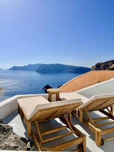 Little Rock Villa - Oia