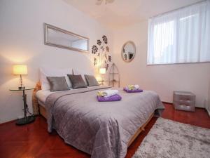 Sunny apartment near beach in Split