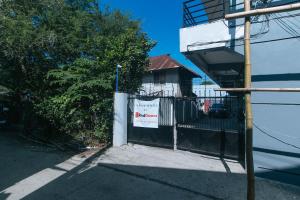 RedDoorz at Aurea Apartelle