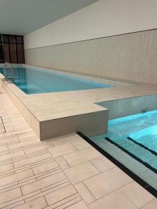 멜버른 / 멜번 2bedroom city central appletv Homepod pool sauna 싱글룸 로비