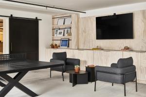 Slackline Moab, Outset Collection by Hilton