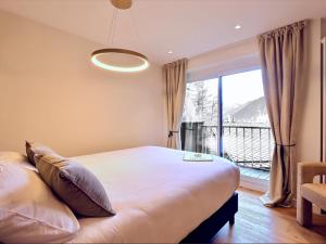 Courchevel 1850 : Élégant Apt. Neuf à 3 min des Pistes, Parking Inclus - FR-1-575-249