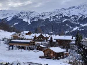 Méribel : Appartement spacieux pour 10 pers, 5 pièces avec piscine et parking - FR-1-411-1006