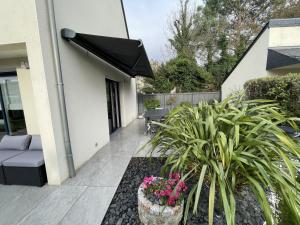 Maison contemporaine pour 79 personnes, près plage, Saint Jacques, Sarzeau - FR-1-775-60