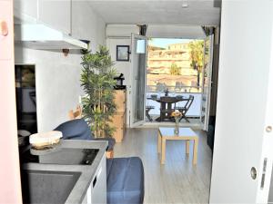Studio rénové avec climatisation et terrasse à Cavalaire-sur-Mer - FR-1-226B-250