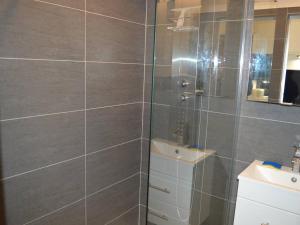 Studio rénové avec climatisation et terrasse à Cavalaire-sur-Mer - FR-1-226B-250